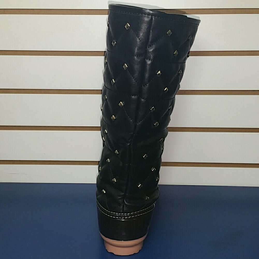 Boots - Picture 3 of 6